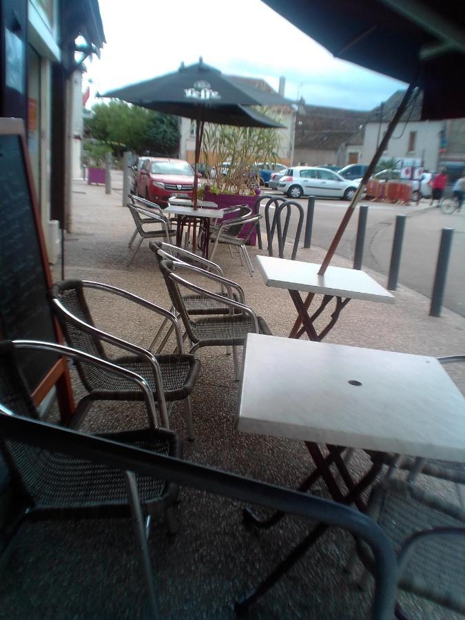 Le Commerce Pont-Sur-Yonne Exterior foto